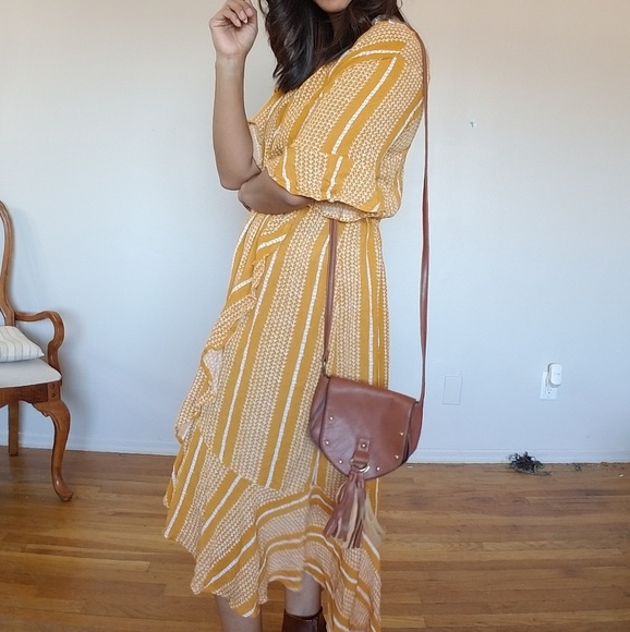EVELIN ARROW PRINT MUSTARD IVORY MAXI DRESS - Picture 4 of 8